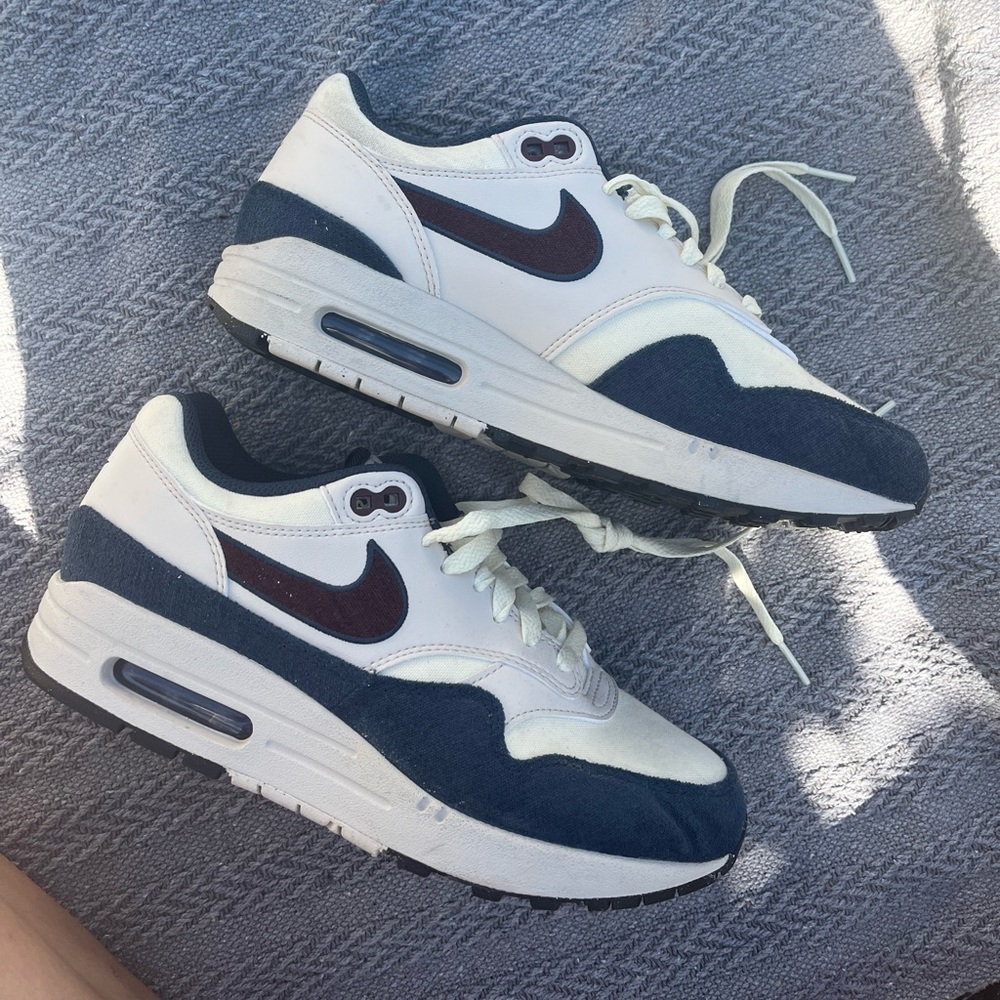 Nike Air Max Sneakers in White and Navy